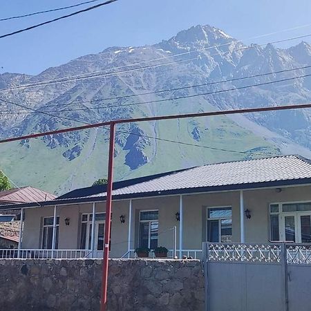 Lela Rezo Guesthouse Kazbegi Eksteriør billede