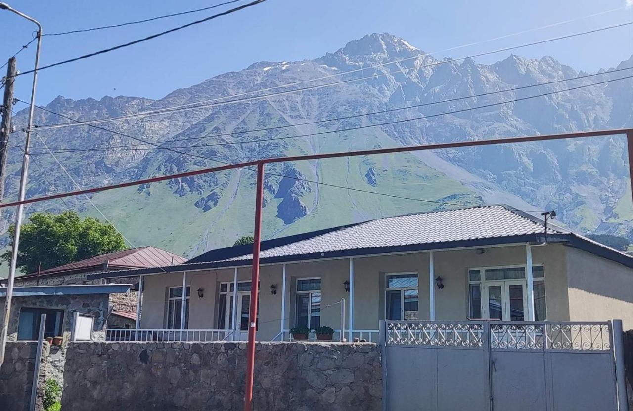 Lela Rezo Guesthouse Kazbegi Eksteriør billede