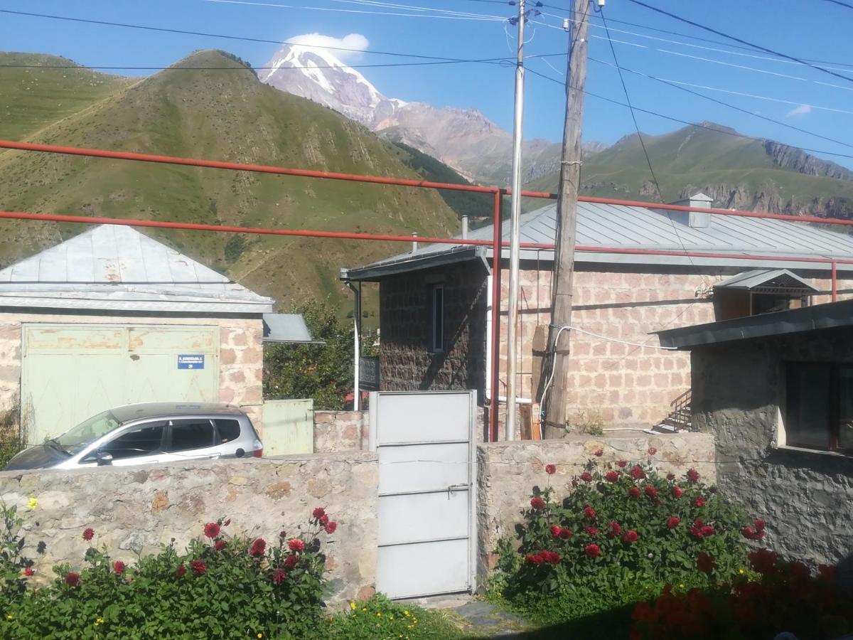 Lela Rezo Guesthouse Kazbegi Eksteriør billede